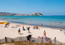 Urlaub auf Korsika im Sommer Strand Calvi