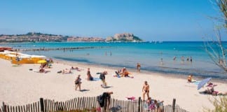 Urlaub auf Korsika im Sommer Strand Calvi