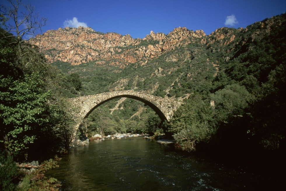 Genuesische Brücke in der Spelunca-Schlucht