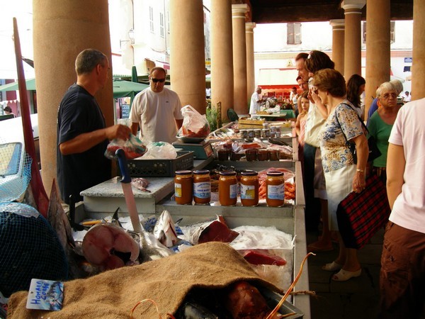 Markt in Ile Rousse Markt in Ile Rousse