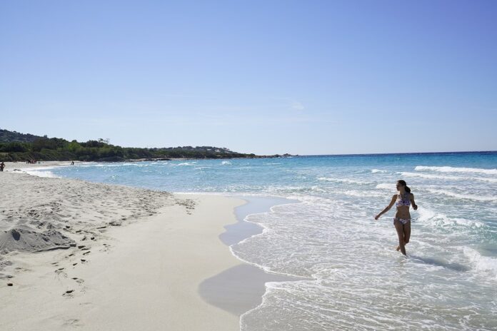 Strandspaziergang Strand von Calvi