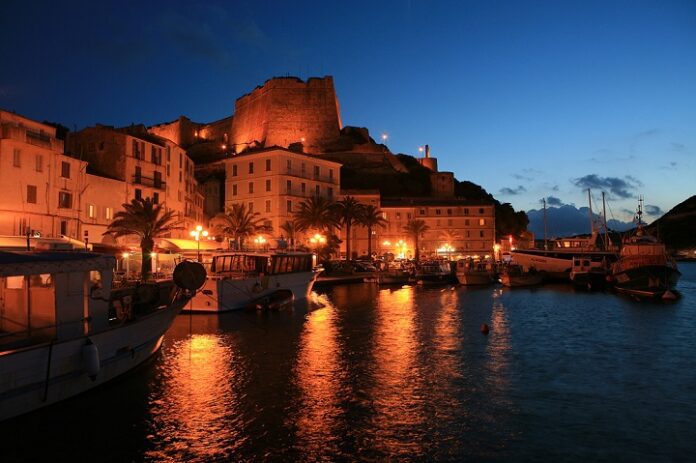 Bonifacio bei Nacht Nachtleben in Korsika